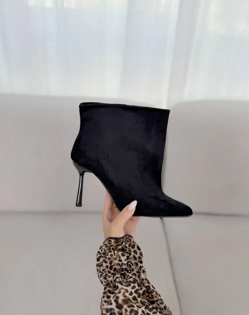 Bottines femme noires élégantes en suédine à talon aiguille et bout pointu