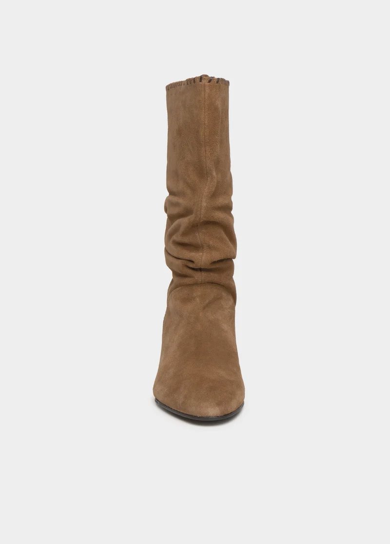Slouchy boots with kitten heel