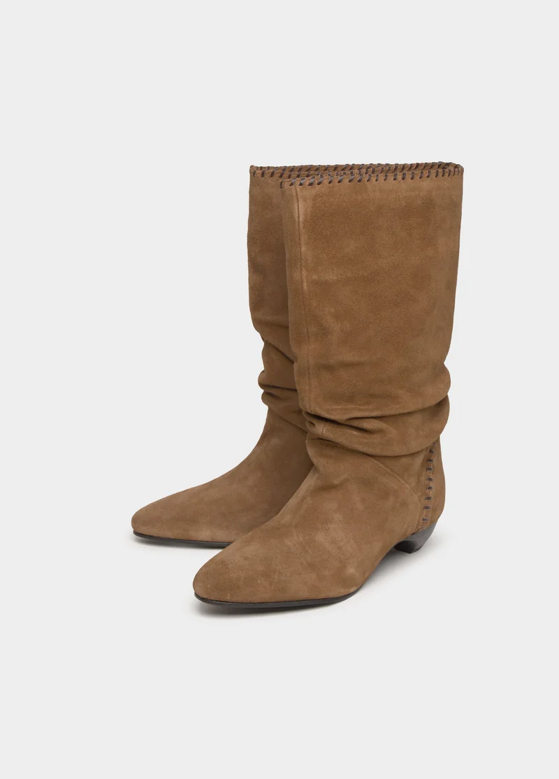 Slouchy boots with kitten heel