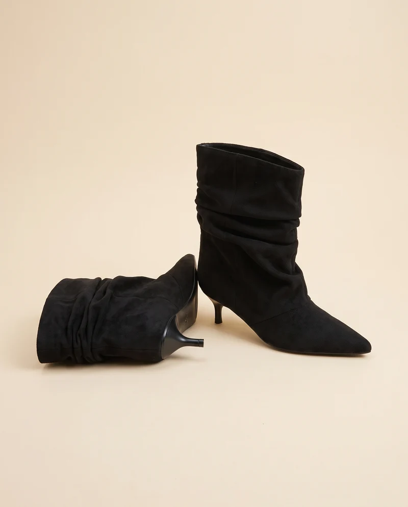 DELIA NOIR