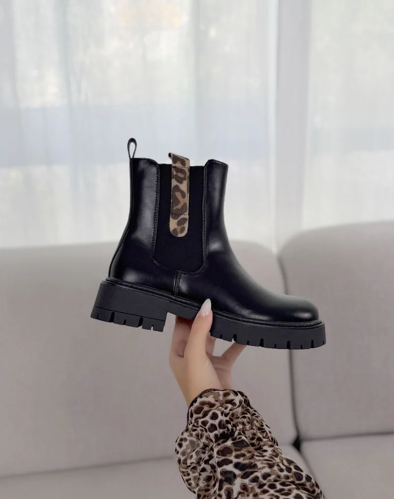 Bottines femme noires tendance à semelle crantée et détail léopard
