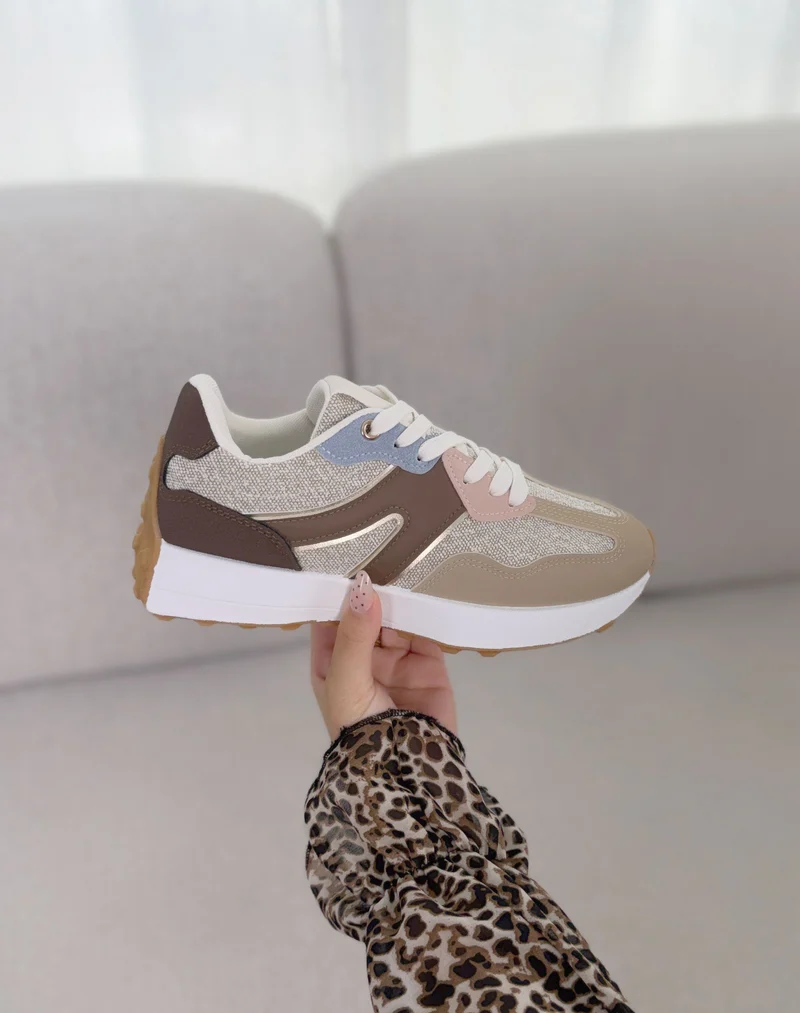 Baskets femme beige foncé tendance à empiècements multicolores et plateforme épaisse blanche