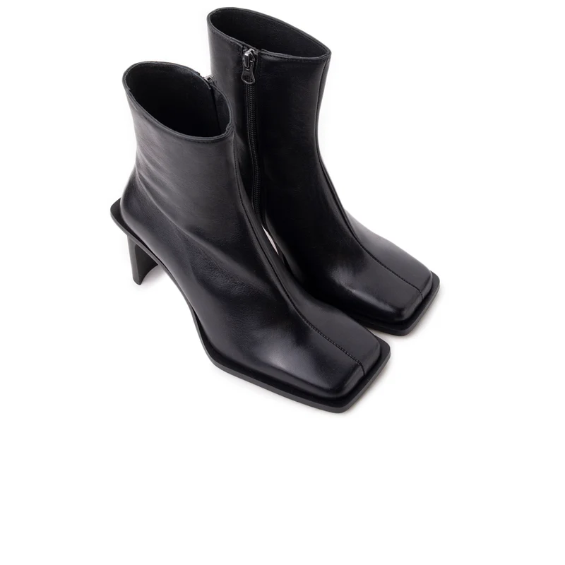 Uzwil Black Leather