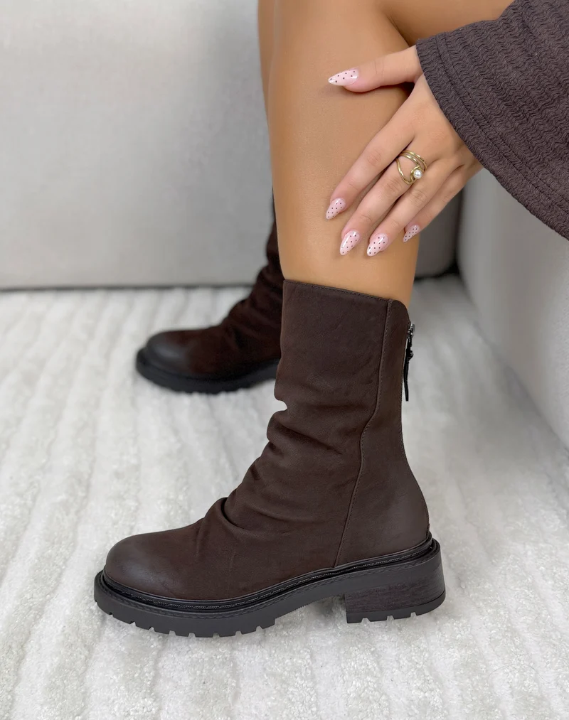 Bottes femme marron tendance effet vieilli avec zip arrière et semelle crantée