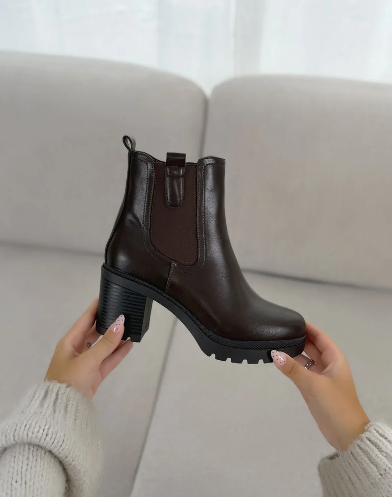 Bottines femme marron tendance style Chelsea à talon épais cranté