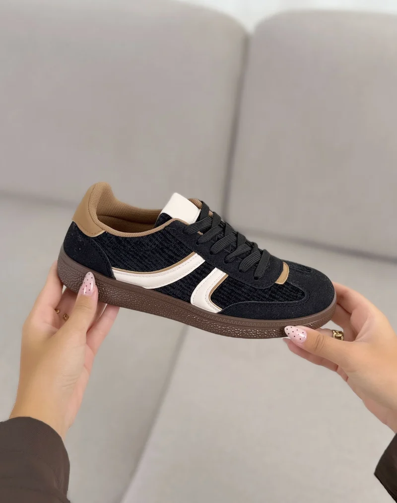 Basket femme noire tendance effet tweed avec bandes blanches et détails camel