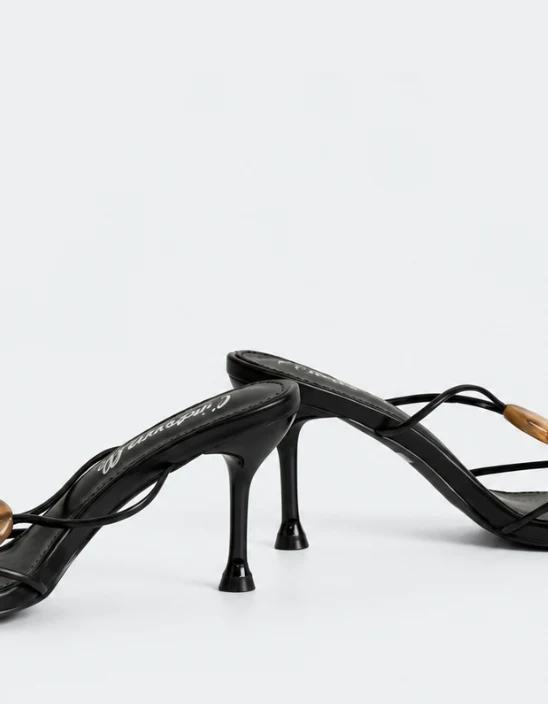 Camelie Black