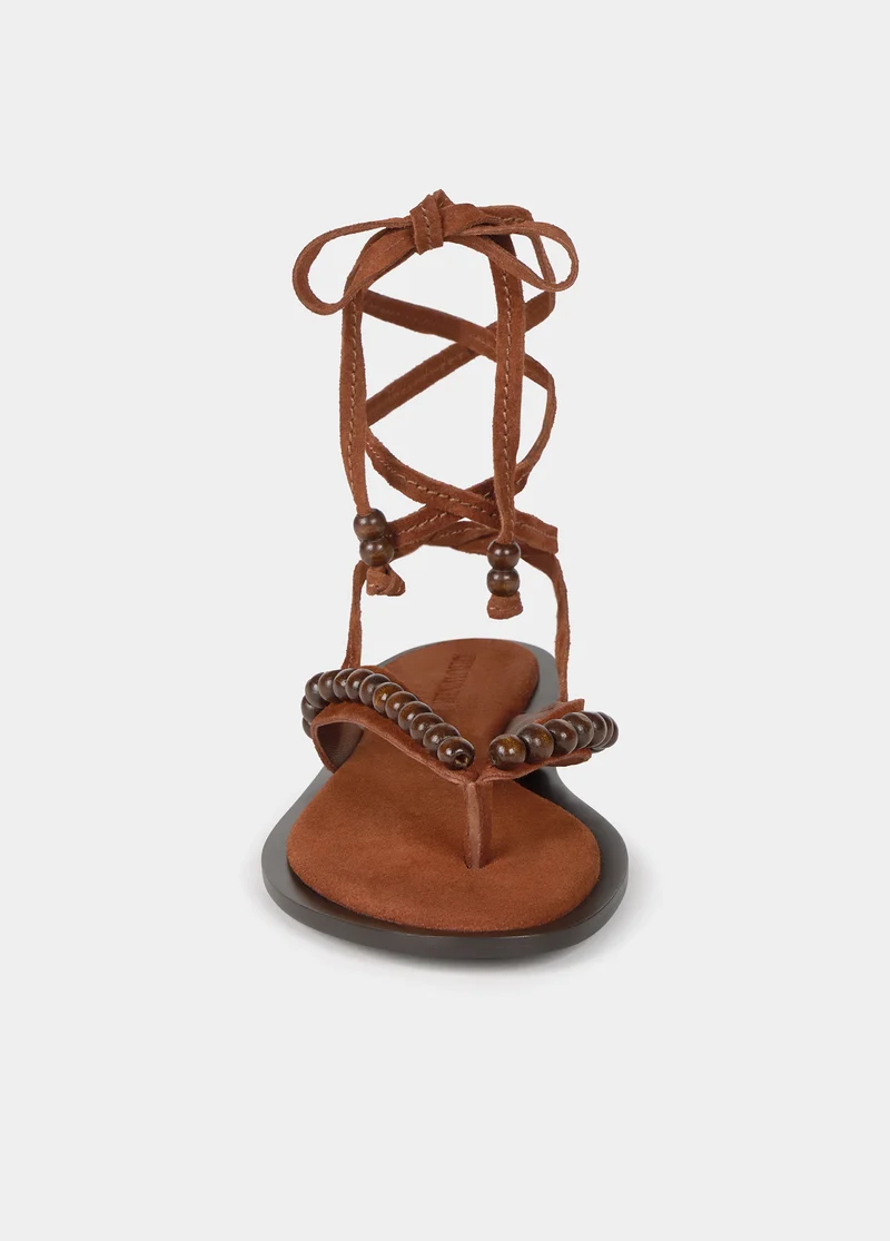 Flat sandals with wooden beads