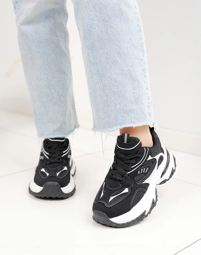 Baskets épaisses noires et blanches femme – Semelle crantée et plateforme