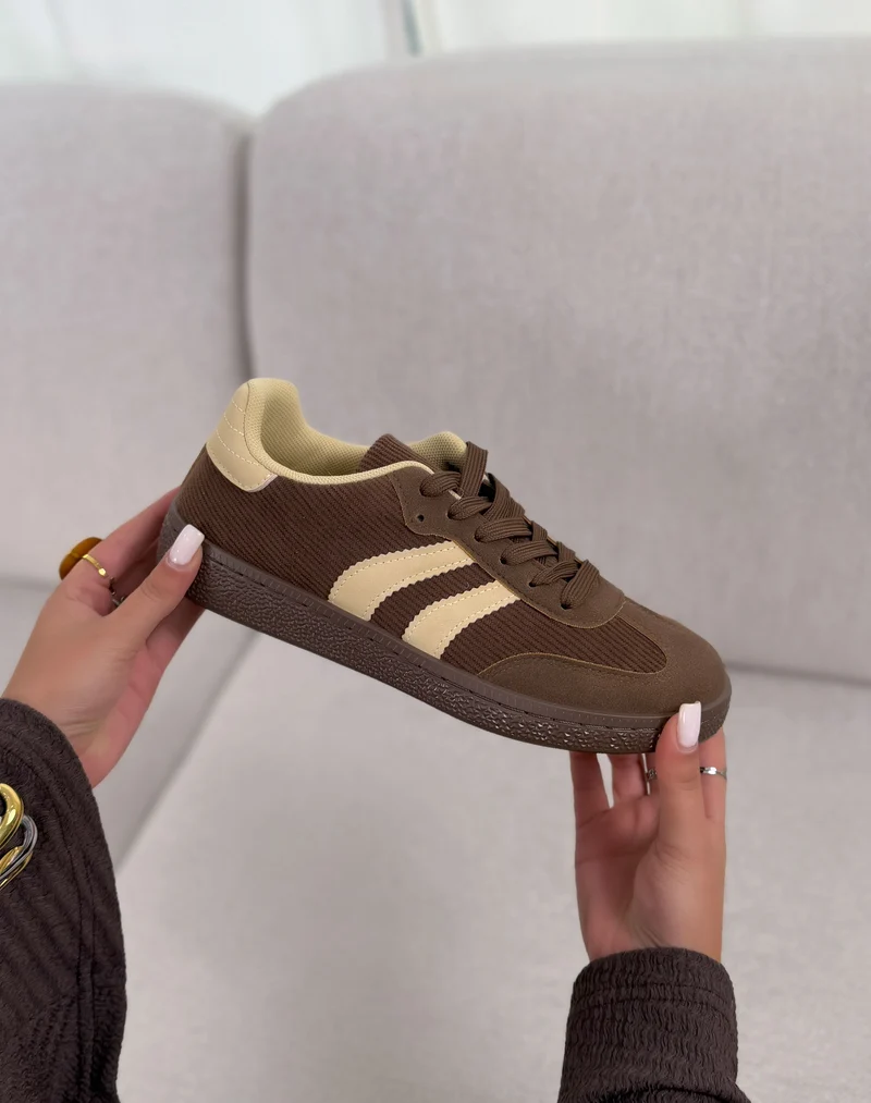 Basket femme marron tendance bi-matière avec rayures beige et semelle plate