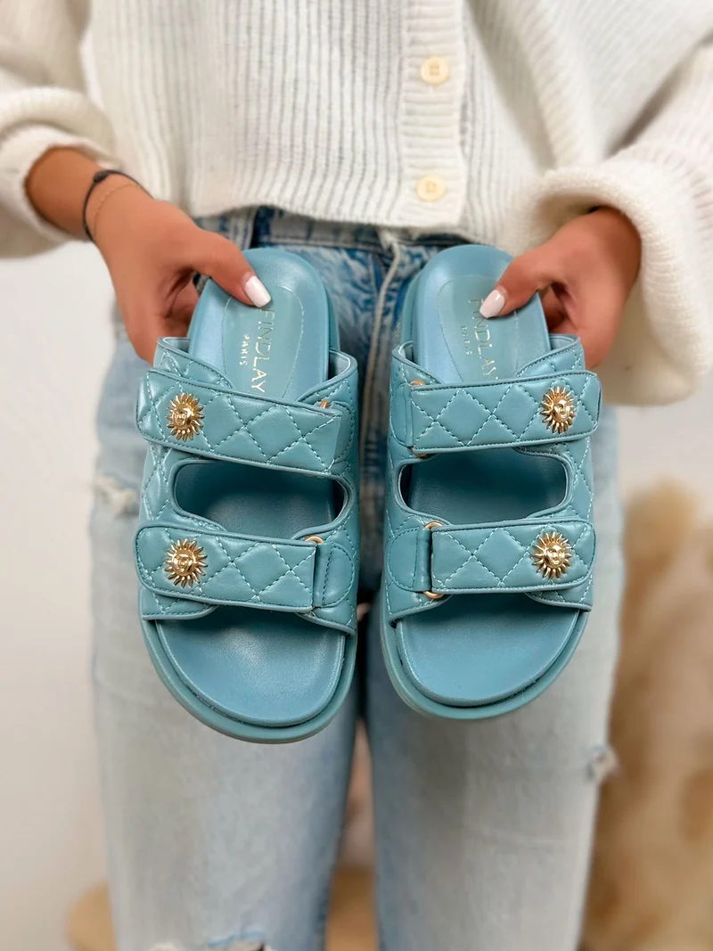 Mule femme bleue tendance matelassée à scratch avec détails soleil doré