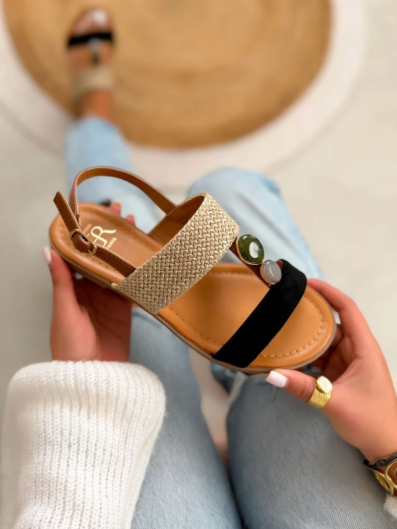 Nu-pieds femme noirs bohèmes à brides avec détail osier et perles élégantes