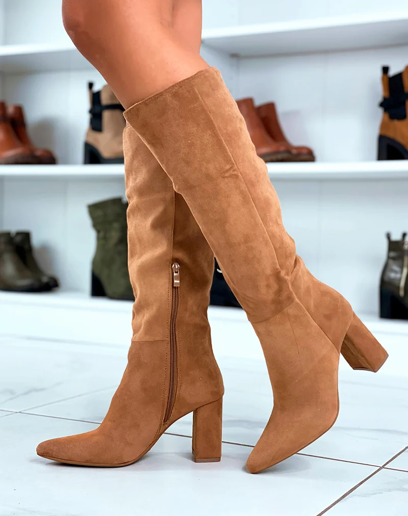 Sophistication Naturelle : Bottes Camel en Suédine