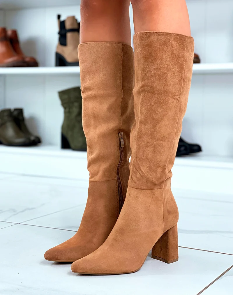 Sophistication Naturelle : Bottes Camel en Suédine