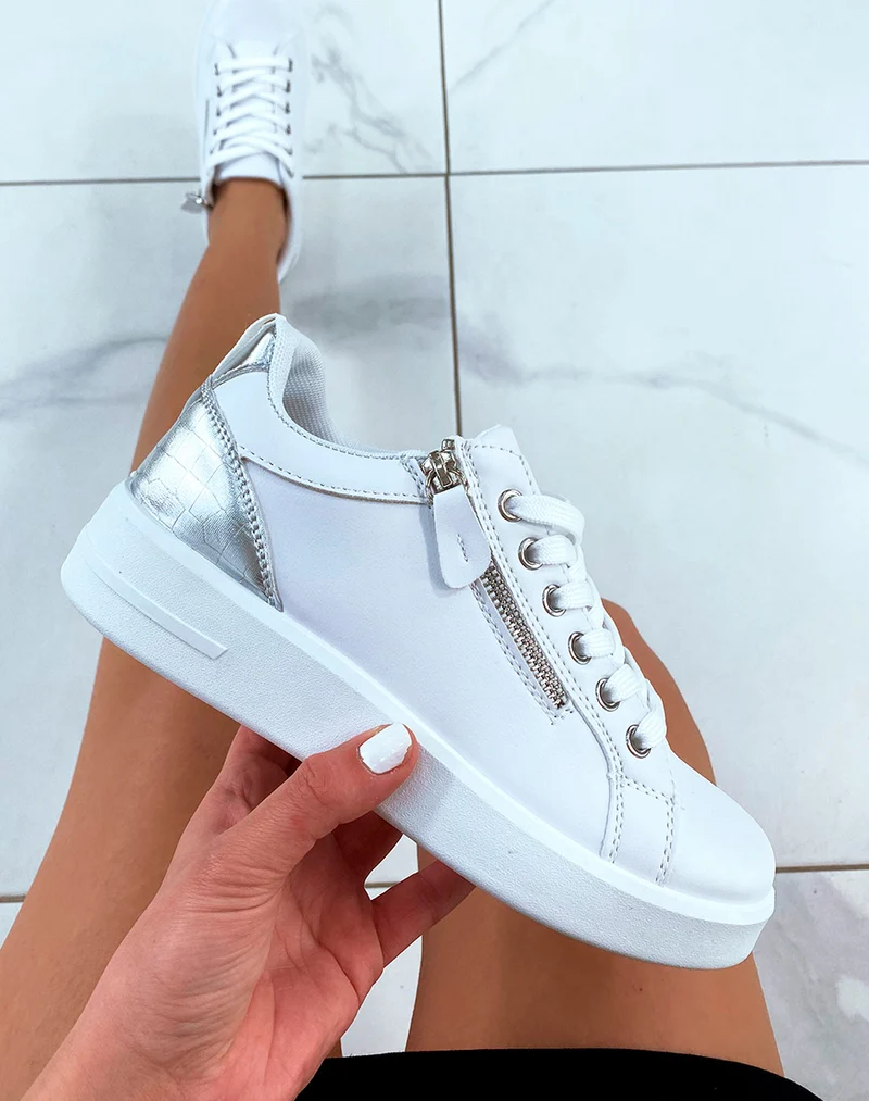 Baskets blanches et argentées avec zip