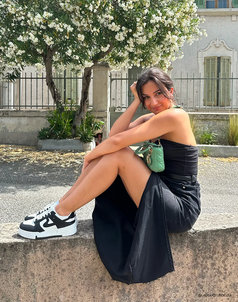 Baskets blanches et noirs