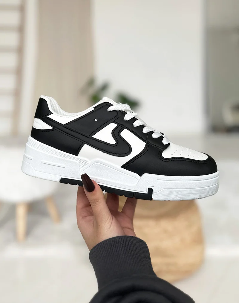 Baskets blanches et noirs