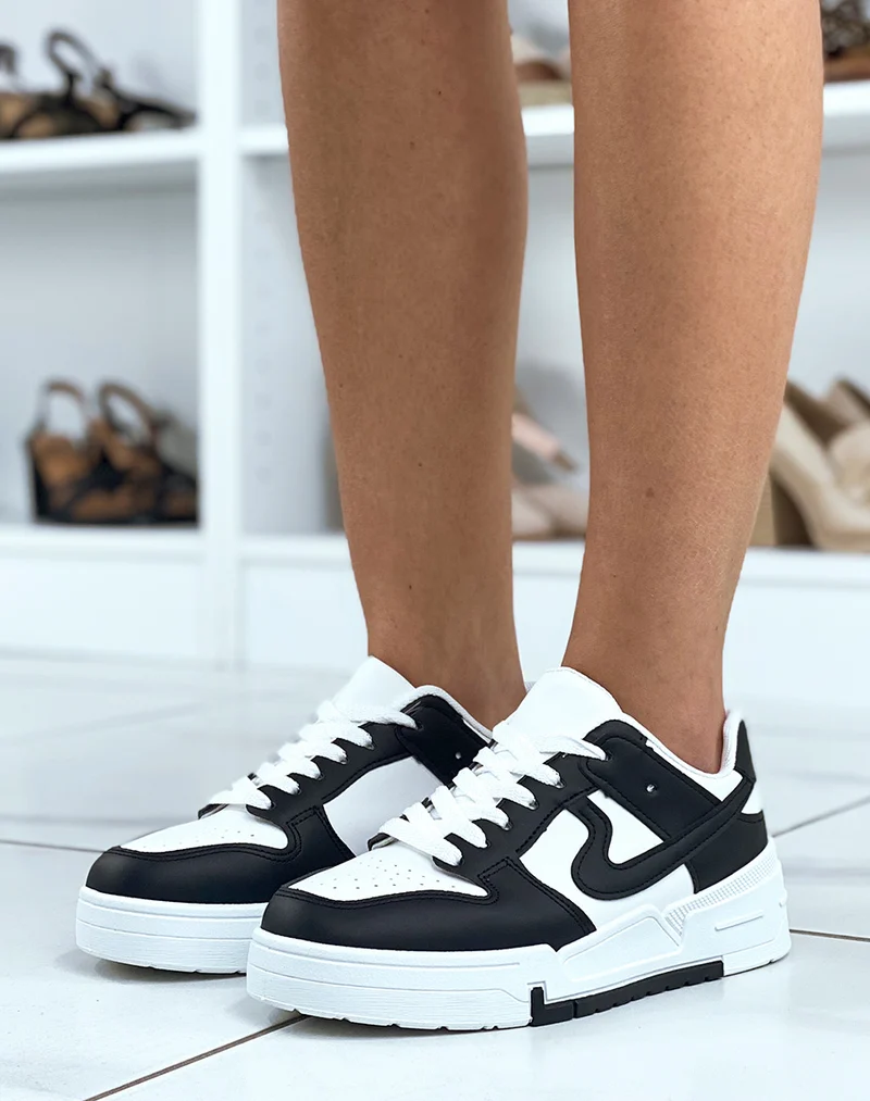 Baskets blanches et noirs