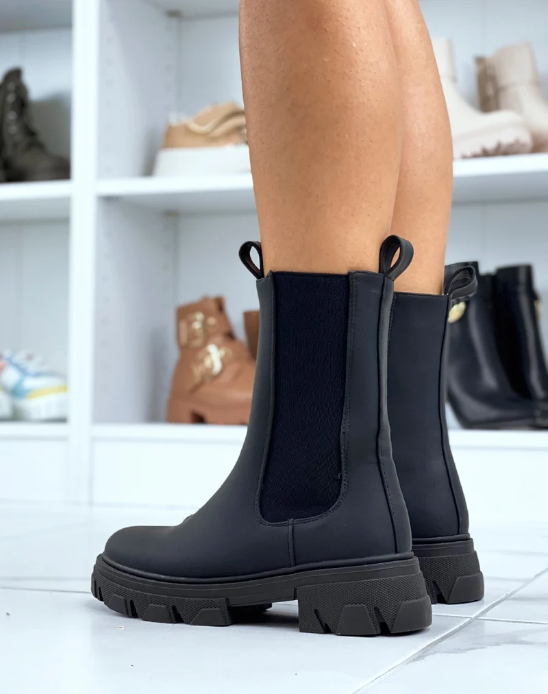 Bottines noires montantes style chelsea à semelle crantée
