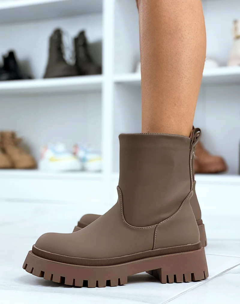 Bottines marron foncé effet imperméable à semelle crantée