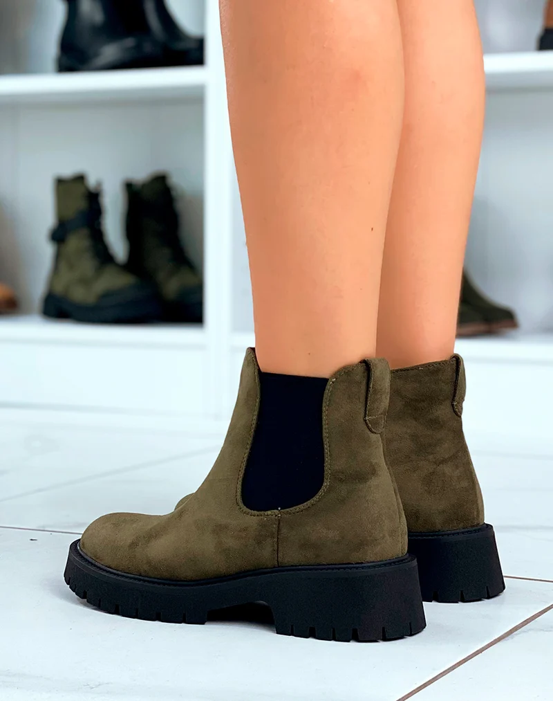 Éclectique et Branchée : Bottines Vertes Basses en Suédine Style Chelsea