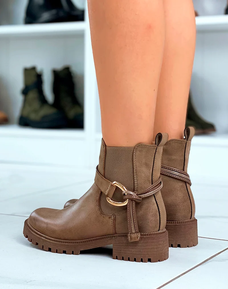 Équilibre & Style : Bottines Chelsea Kaki avec Sangle Nouée