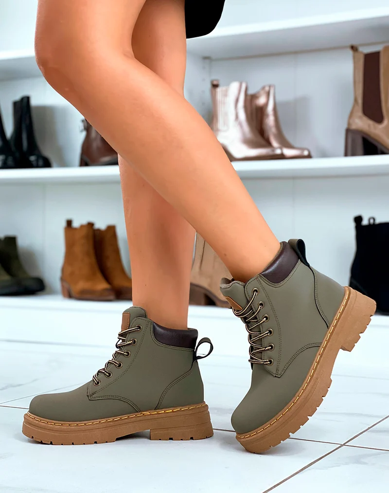 Bottines Vertes à Lacets : Audace et Confort