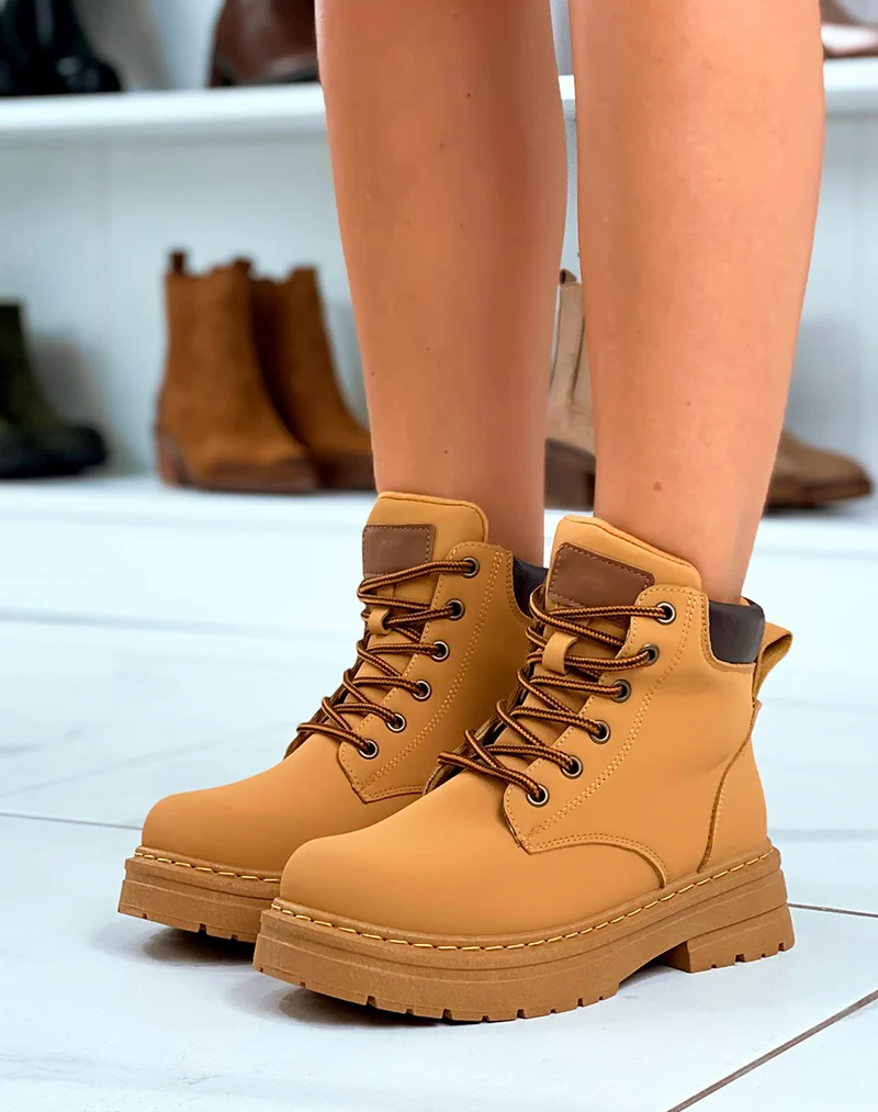 Bottines Camel à Lacets : Élégance et Fonctionnalité Combinées