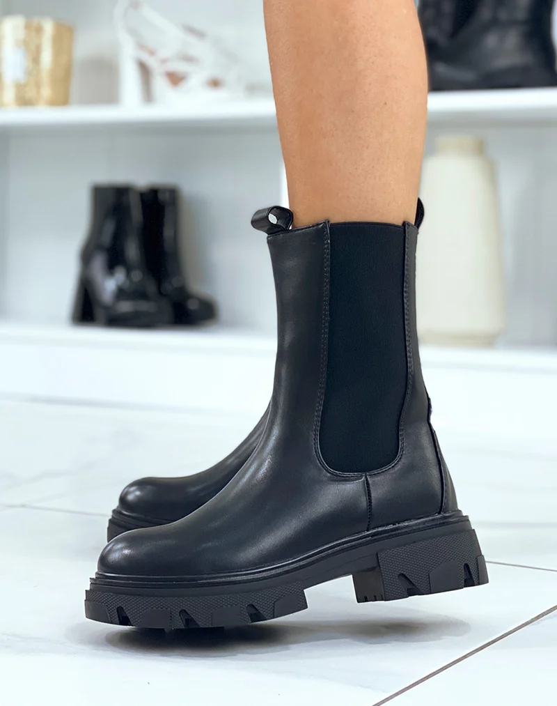 Bottines noires style chelsea à semelle crantée