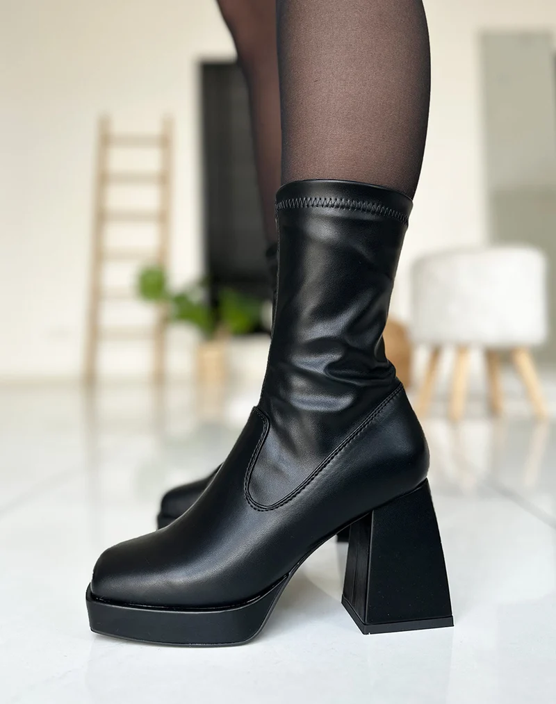 Bottines noires à talon et tige effet chaussette