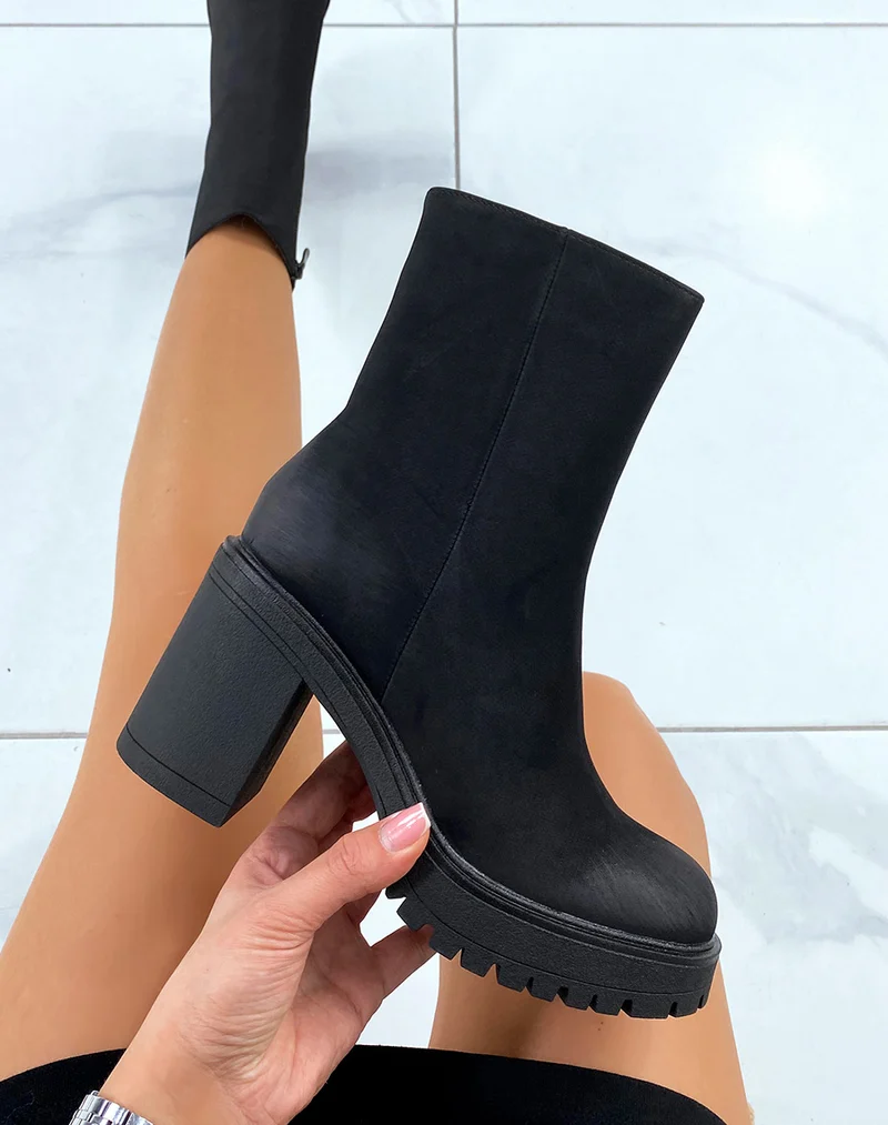 Bottines noires à talon effet daim