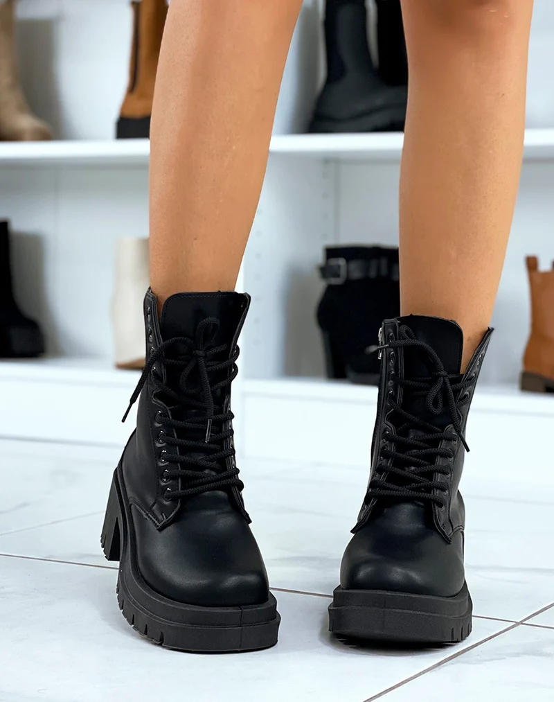 Bottines noires à lacets style rangers