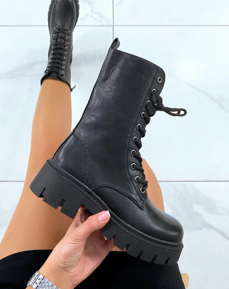 Bottines hautes noires à lacets
