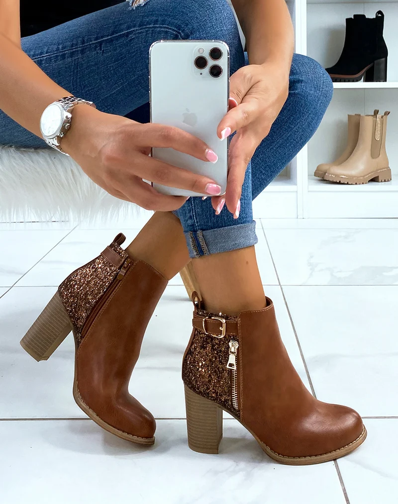 Bottines camel à talons pailletées avec sangle