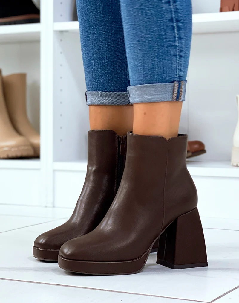 Bottines basses chocolat à talon épais carré