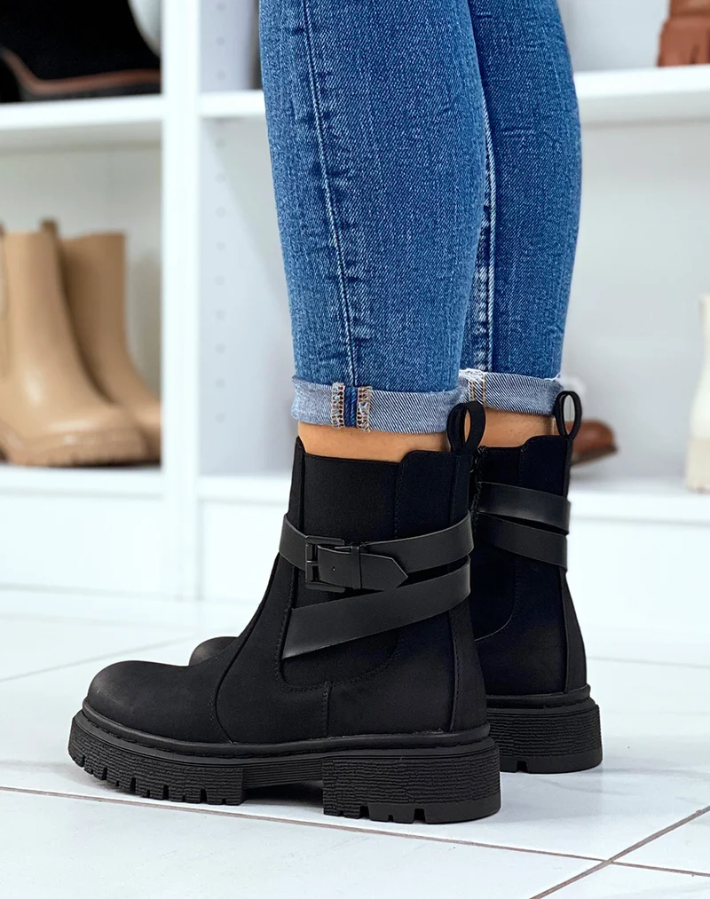 Bottines noir mat à détails en forme de boucles