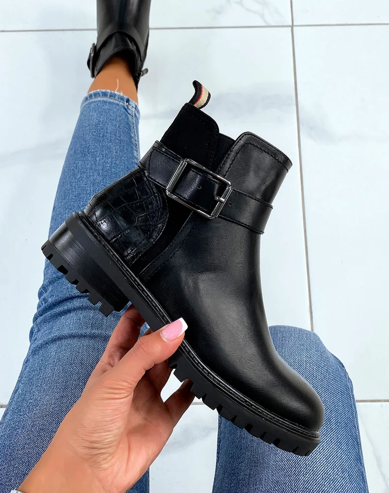 Bottines noires avec élastique échancré et effet croco