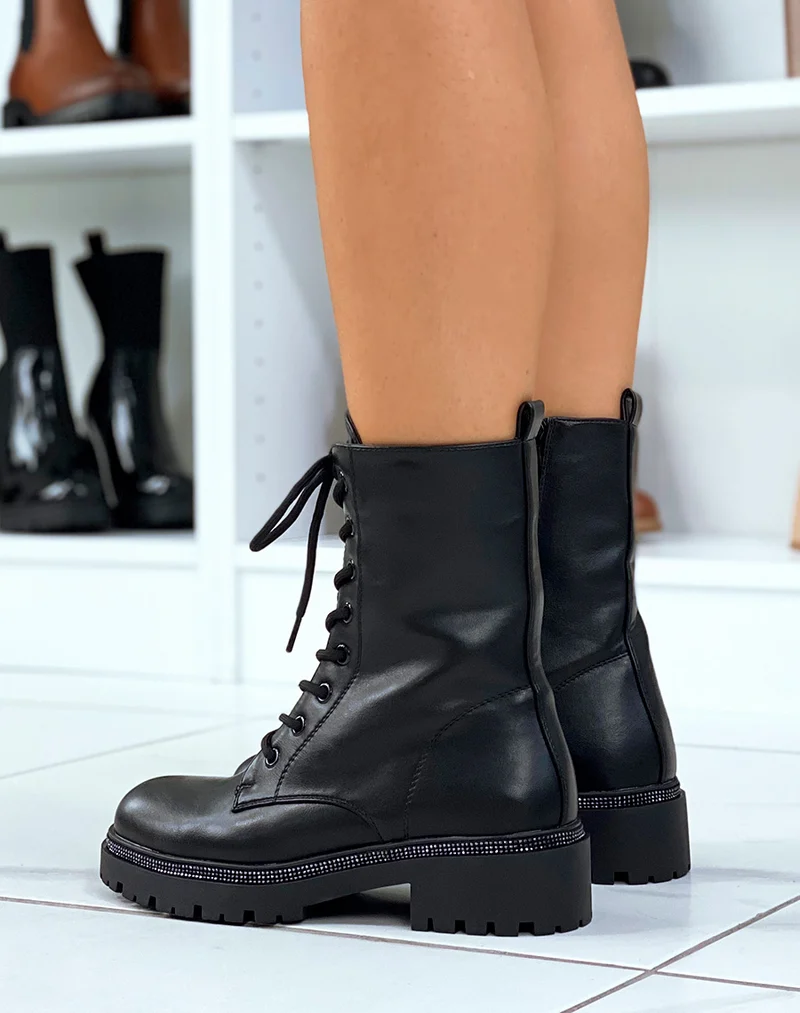 Bottines montantes noires à lacets et semelle à strass