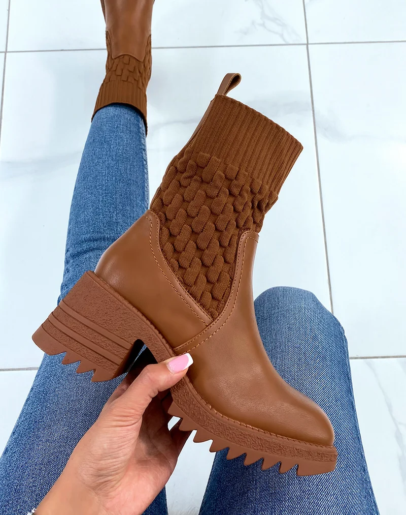 Bottines camel effet chaussette à talon épais à semelle crantée