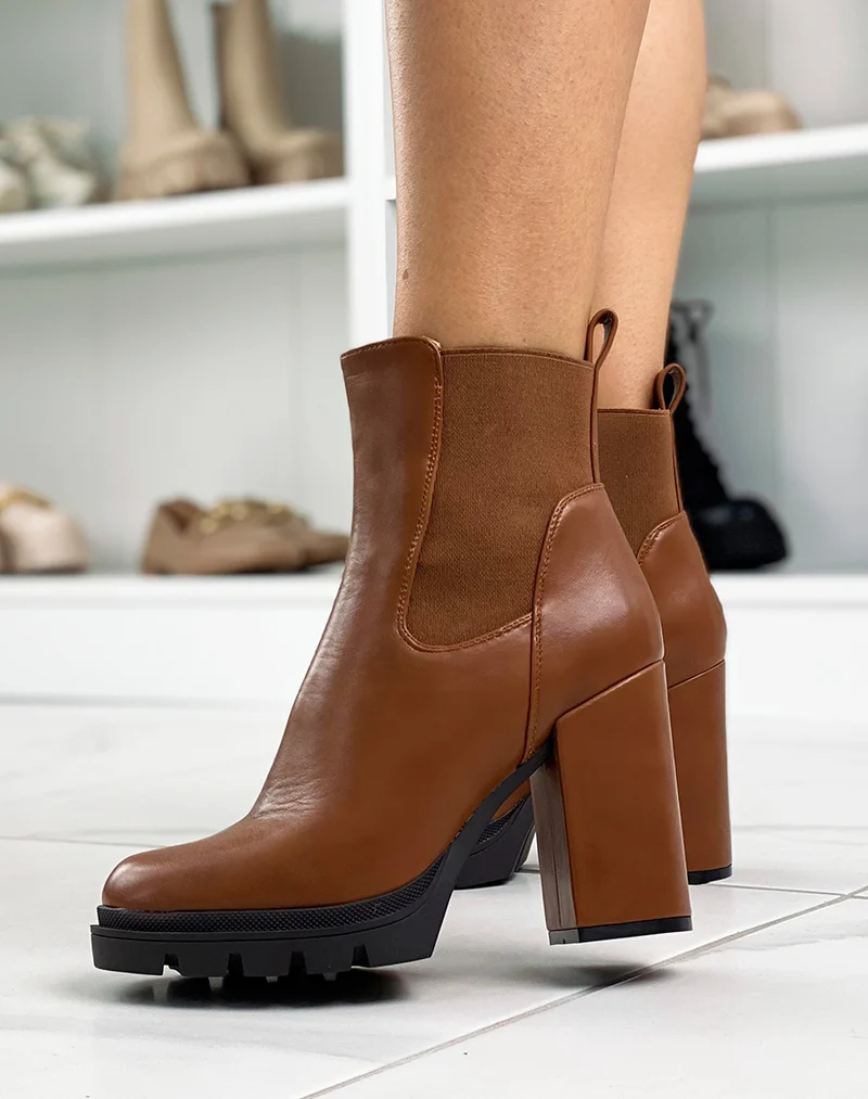 Bottines à talon camel à plateforme crantée