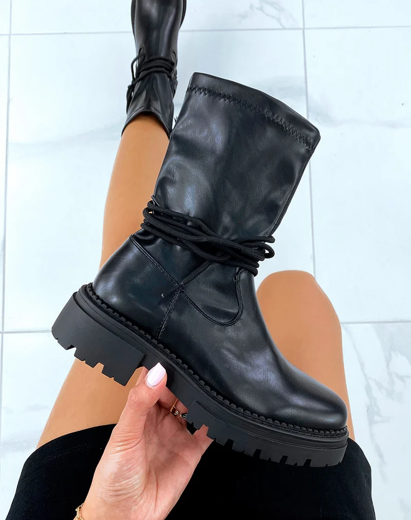 Bottines noires à lacets