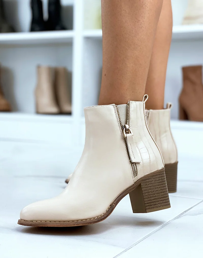 Bottines beiges à talons avec détail croco