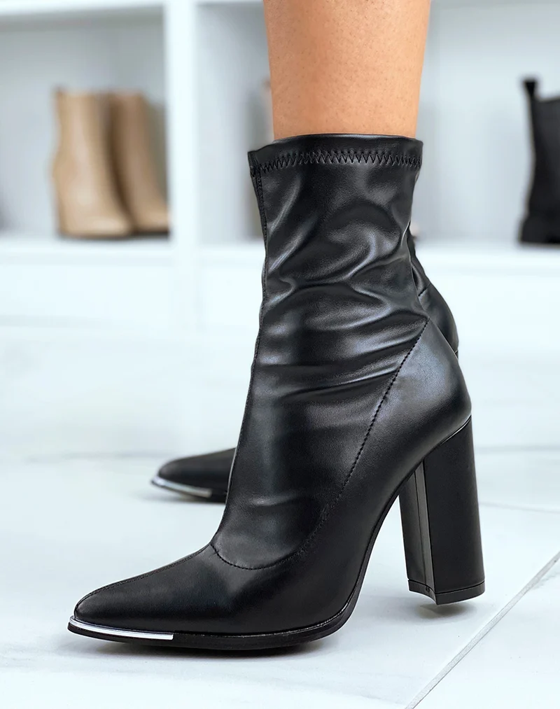 Bottines noires style chaussette à talon et bout pointu à détail argenté
