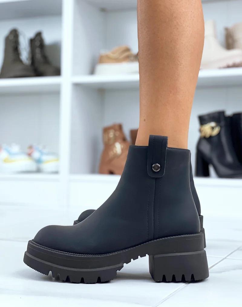 Bottines basses et lisses noires à talon épais