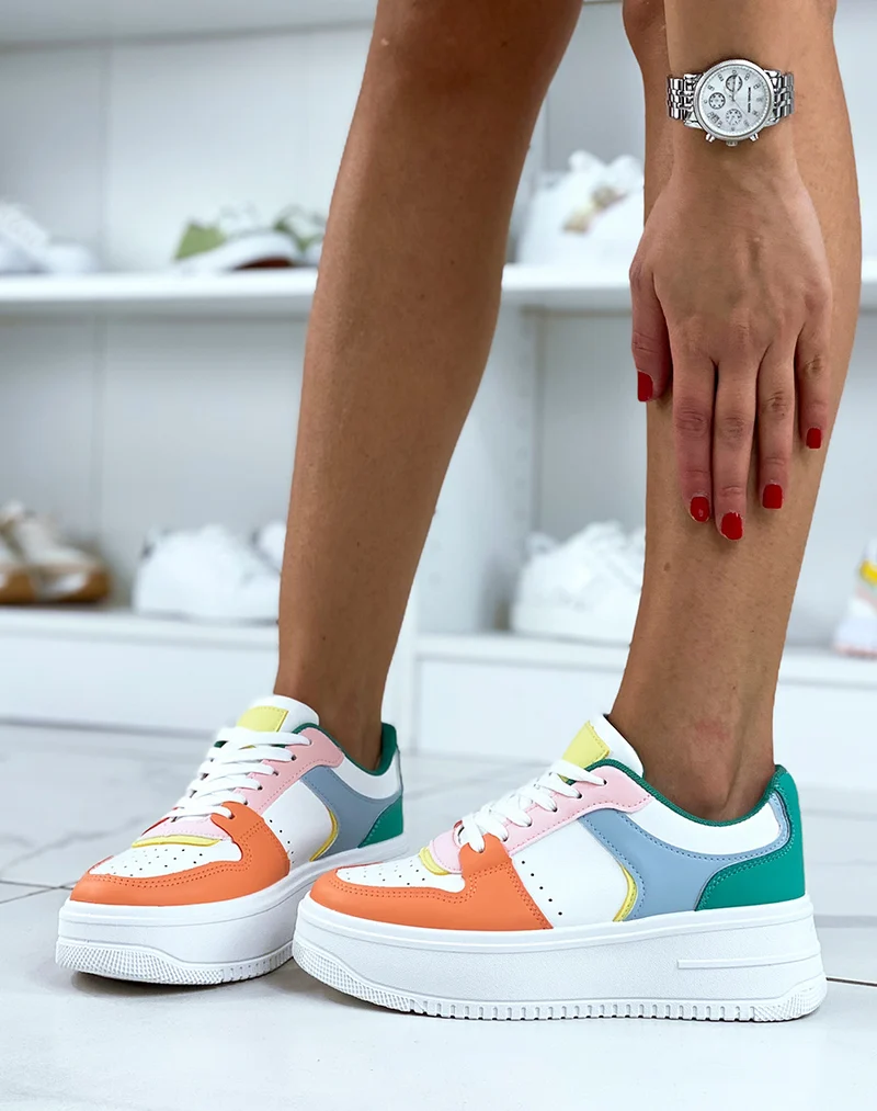Baskets blanches avec empiècements colorés et à grosse plateforme