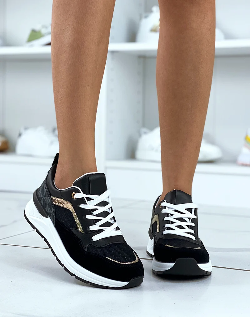 Baskets noires à multiples détails et empiècements