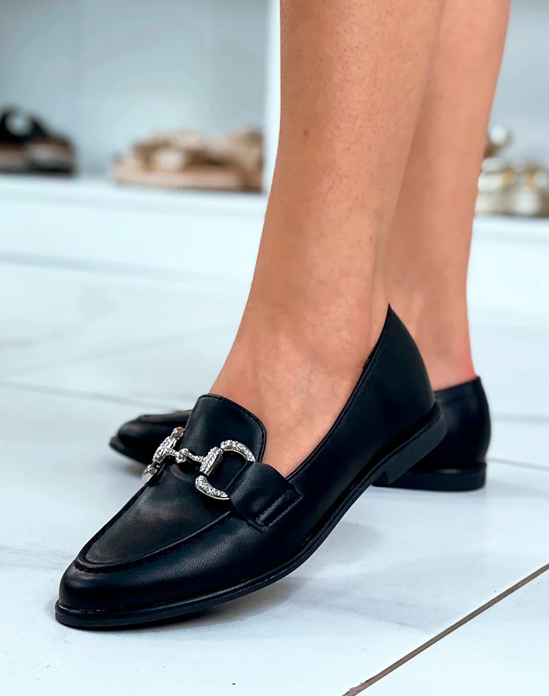 Mocassins noirs à semelle plate avec détail strassé