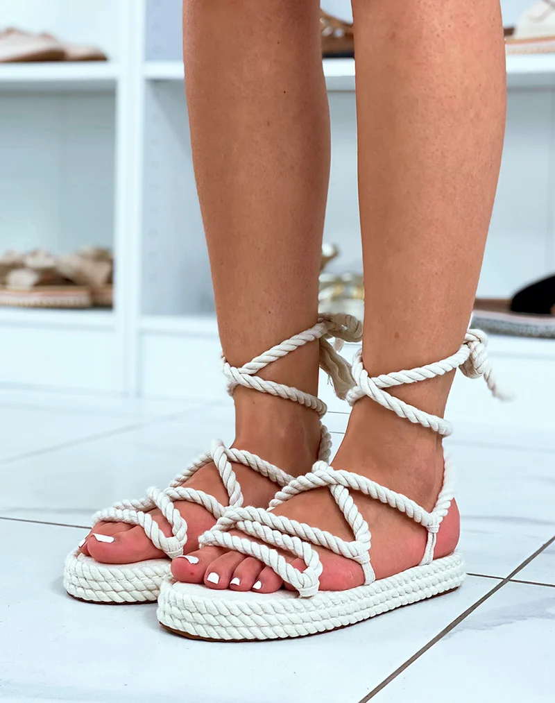 Sandales beiges à plateforme et à corde