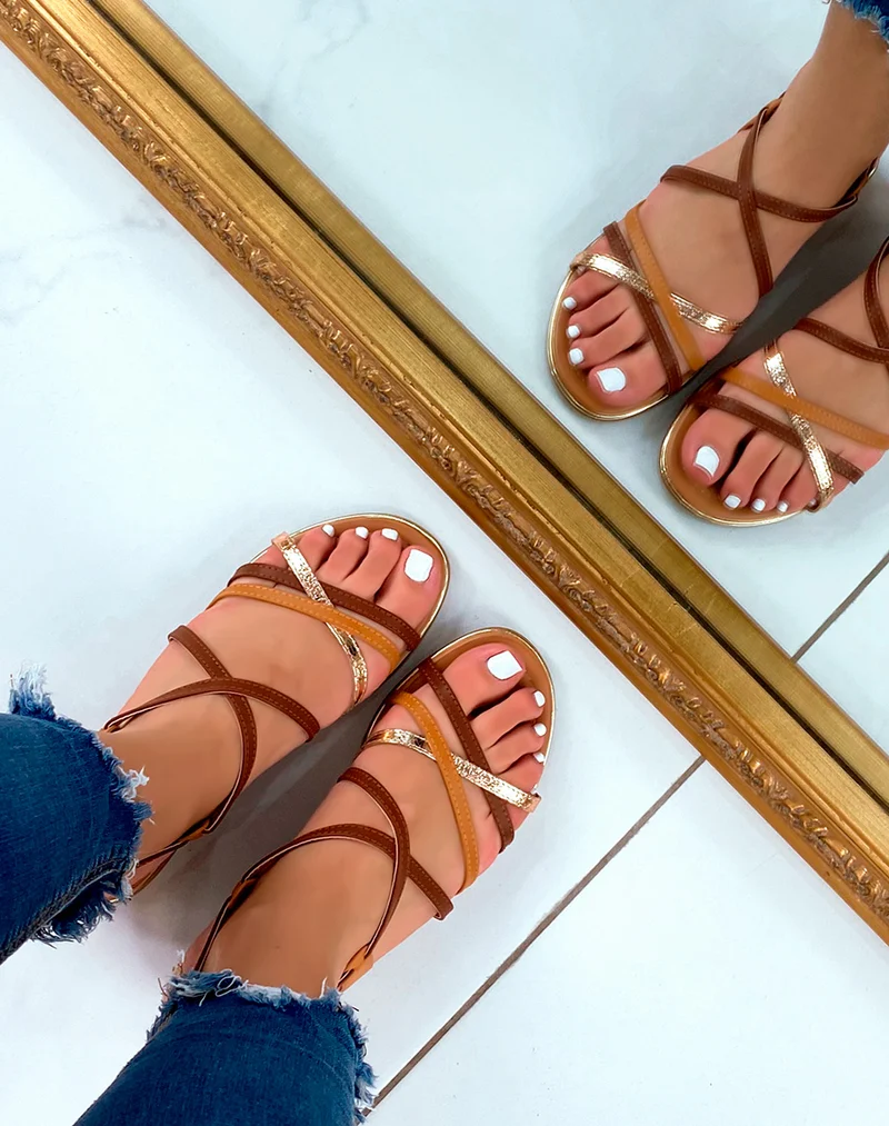 Nu-pieds camel à multiples fines lanières