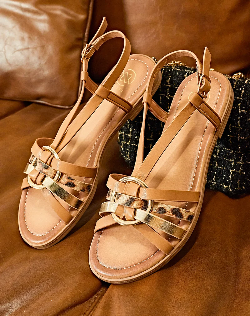 Nu-pieds camel et à motif léopard